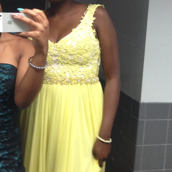 Yellow embroidered Jiovanni Prom Dress - Picture 3 of 3